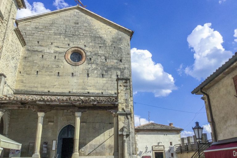 Pyhän Franciksen vanha kirkko San Marinossa.