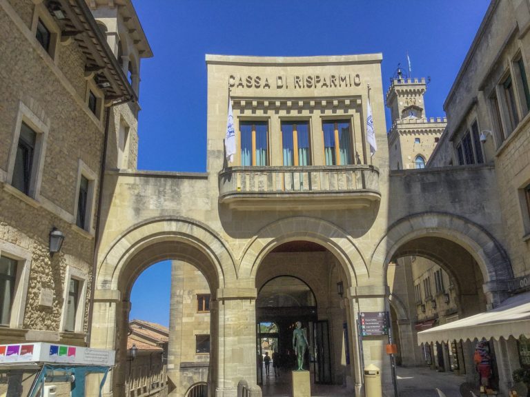 Vanhaa kaupunkia, holvikaaria.