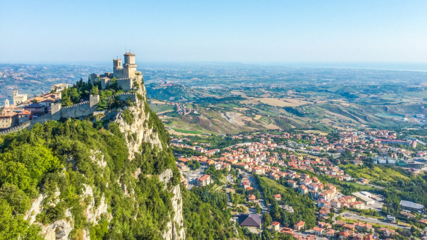 San Marinon maisemaa Italian suuntaan.