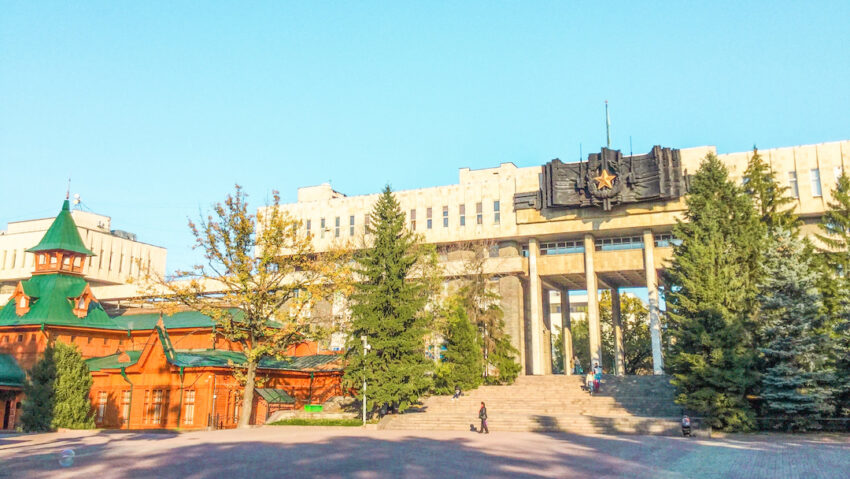 Almatyn keskustan rakennuksia.