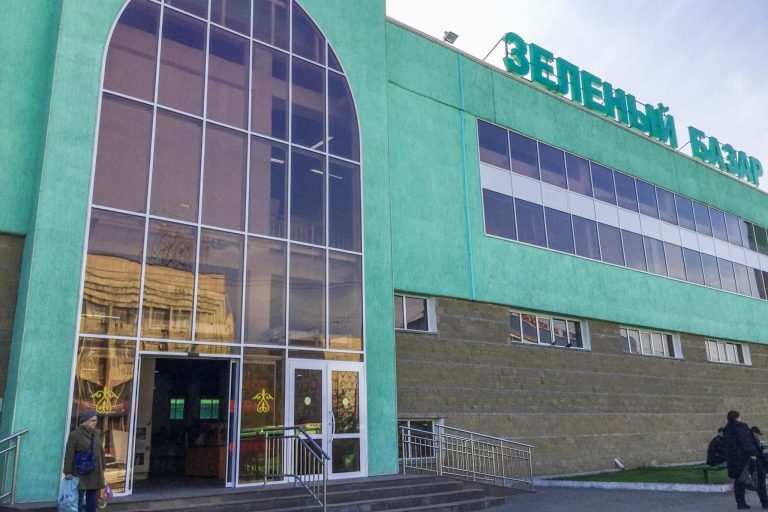 Vihreä basaari Almatyssa.