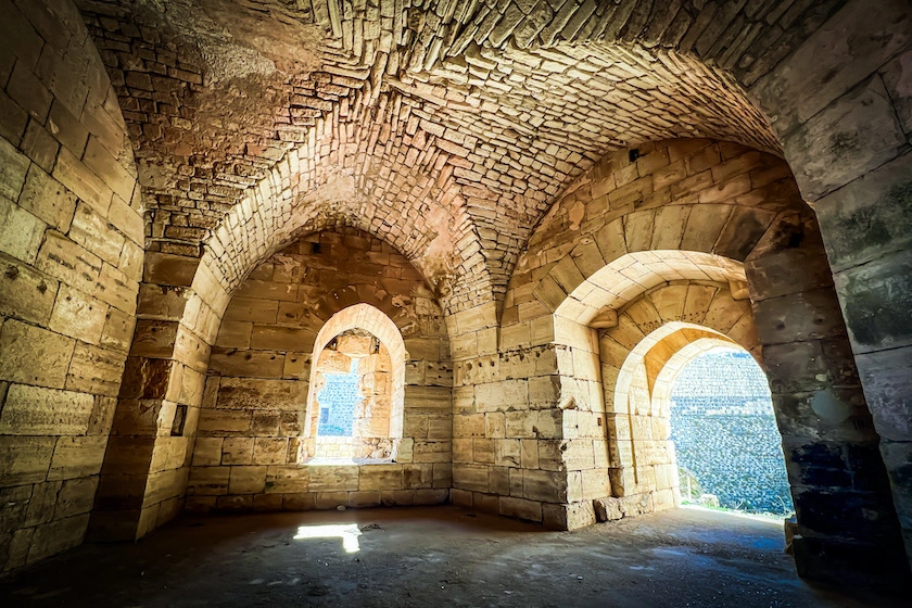 Krak des Chevaliers -linnan sisäpuolen arkkitehtuuria Syyriassa