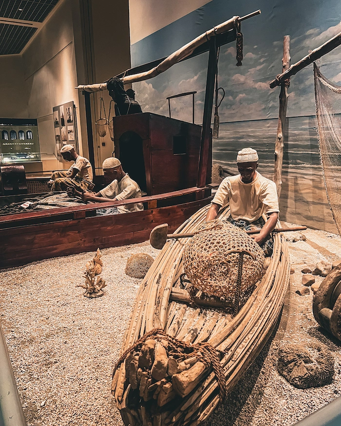 Diorama, jossa veneenrakentajia, Bahrainin kansallismuseossa.