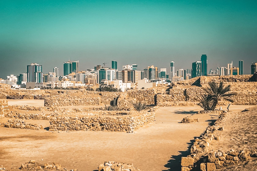Kuva Bahrainin linnoitukselta Manama Cityn kaupunkiin.